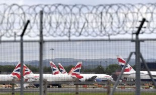 España estudia sumarse al cierre de vuelos al Reino Unido decidido por varios países europeos