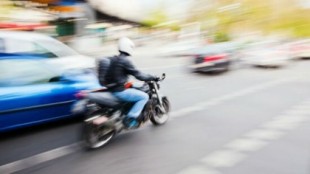 La DGT accede a una petición histórica de las motos que las librará de los atascos para siempre