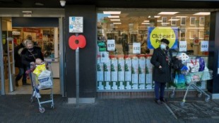 Supermercados británicos advierten de escasez de fruta y verduras si el caos no se resuelve en días