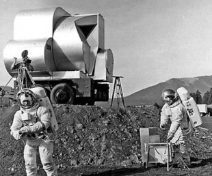 Astronautas del programa Apolo entrenando en Arizona para las misiones lunares. Galería fotográfica, década 1960