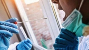 Las urgencias hospitalarias de Alicante se llenan de falsos pacientes que buscan una PCR gratis