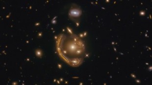 El telescopio espacial Hubble capta uno de los "anillos de Einstein" más grandes y completos jamás vistos