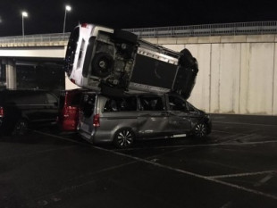 Destroza 50 furgonetas de Mercedes, en Vitoria, con una excavadora tras ser despedido