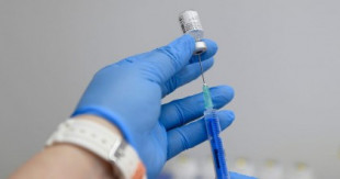 Chequia aprueba sacar seis dosis por cada ampolla de la vacuna de Pfizer en lugar de cinco