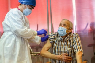 Madrid inyecta solo el 6% de las vacunas recibidas en la primera semana