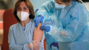 Sólo se han puesto 6.000 vacunas de las 60.000 que han llegado a Cataluña CAT]