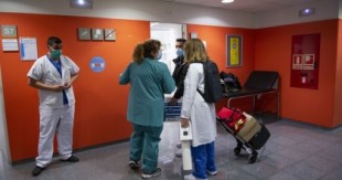 La residencia de Madrid que vacunó a curas y familiares de empleados dice que fue para aprovechar dosis
