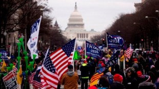 Alcaldesa ordena toque de queda en Washington D.C