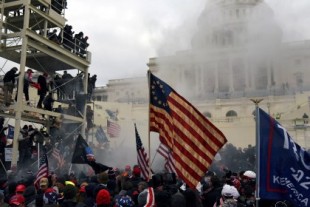 Al menos cuatro muertos tras el asalto al Capitolio de EEUU