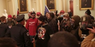 Los partidarios de QAnon creían que marchar hacia el Capitolio podría desencadenar 'La Tormenta' [EN]