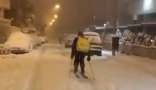 La historia detrás del repartidor de Glovo visto en Madrid con esquís, ¿quién es el que miente?