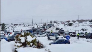 La Guardia Civil tiene que auxiliar a multitud de vehículos que habían ido a ver zonas con nieve en Castellón