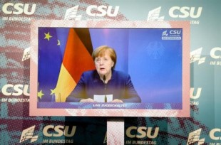 Merkel considera "problemático" el veto de Twitter a Trump