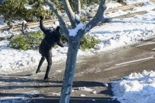 50 fracturas a la hora en Madrid por caídas relacionadas con la nieve y las placas de hielo