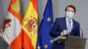 Denuncian a Mañueco por "prevaricación" al adelantar el toque de queda en Castilla y León