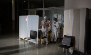 El Hospital Clínico de Madrid admite que vacunó a 600 jubilados