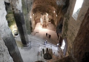 La impresionante iglesia subterránea de Aubeterre-sur-Dronne, cuyo origen pudo ser un templo a Mitra