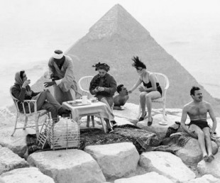 Los primeros turistas visitando las Pirámides y las ruinas de Egipto (1860 -1930) (en)