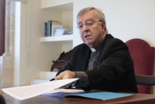 El obispo de Mallorca se vacuna en una residencia de sacerdotes jubilados: «Me incluyeron en la lista»