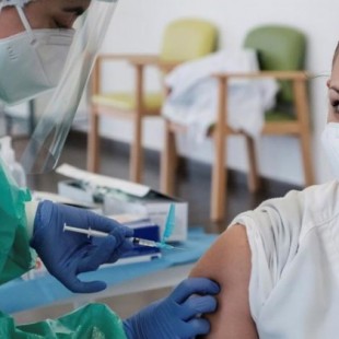 España registra apenas 347 notificaciones de efectos secundarios tras el arranque de la vacunación contra el Covid