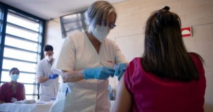 Todo lo que tienes que saber sobre lo que está pasando en España con las vacunas