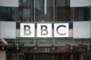 China pide a la BBC que se disculpe por una serie de "noticias falsas" sobre la COVID-19