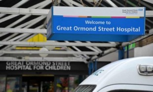 Hasta 100 niños del Reino Unido  hospitalizados a la semana con una enfermedad poco común posterior a Covid [ENG]