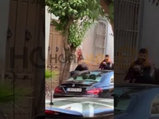 Brutal agresión de dos policías a un hombre en Linares