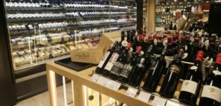 La prohibición de vender alcohol en Andalucía desde las 18.00 horas no afecta al vino y a la cerveza