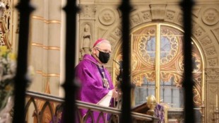 El obispo de Cartagena reaparece tras su vacunación y habla de "las fuerzas del mal"