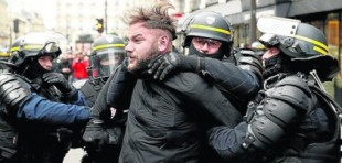 Francia reformará sus cuerpos policiales, acusados de racismo y violencia