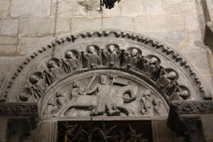 Cómo se falsificó un tímpano medieval en la catedral de Santiago [GAL]