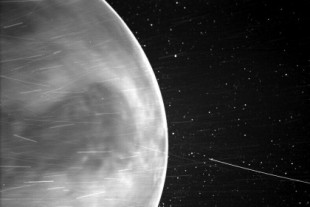 Imagen sorprendente del lado nocturno de Venus desde una distancia de 12.380 kilómetros gracias a la sonda solar Parker