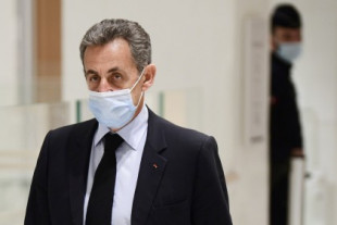 Polémica en Francia tras confirmarse la vacunación irregular del expresidente Nicolas Sarkozy