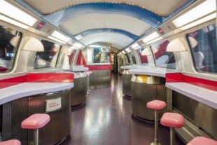Atocha recibe al primer tren de Ouigo que estrenará la liberalización ferroviaria en España