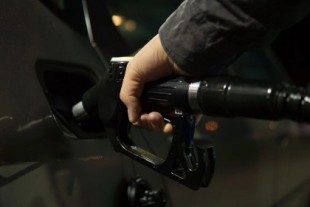 El precio de las gasolinas frente a la caída del petróleo en 2020: cuando el consumidor siempre lo paga caro