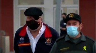 Villarejo sale de prisión con un parche en el ojo, denuncia torturas y deja una amenaza