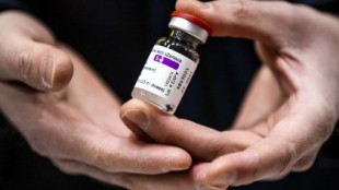 Países Bajos suspende dos semanas la vacunación con AstraZeneca