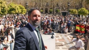 Simpatizantes de Vox llaman "puta" y "zorra" a una periodista durante el mitin de Abascal en Sevilla