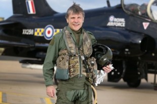 Bruce Dickinson es nombrado capitán honorario de la Royal Air Force [ENG]