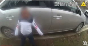 La policía en Estados Unidos esposa, maltrata y amenaza a un niño de cinco años