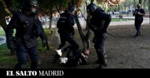 Vox pincha en Vallecas y la policía carga contra periodistas