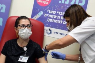 Israel no paga, Pfizer suspende vacunas y medios. Jerusalem Post: bloqueadas 700.000 dosis