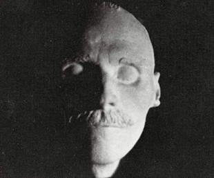 Colección fotográfica de máscaras mortuorias de personajes famosos, 1300-1950