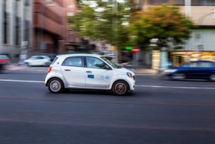 7.000€ por un coche eléctrico y no por una bici: por qué España se empeña en subvencionar un lujo