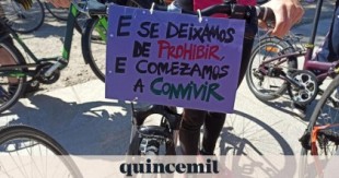 Centenares de ciclistas marchan por Santiago contra la nueva ordenanza municipal antibicis