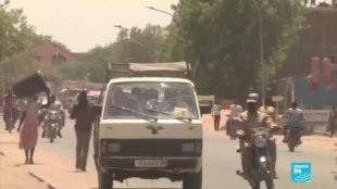 Incertidumbre en Chad: La muerte del presidente causa éxodo masivo desde la capital