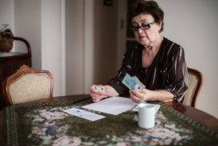 Una abuela recibe los 4700 euros mensuales de un mena debido a un error burocrático
