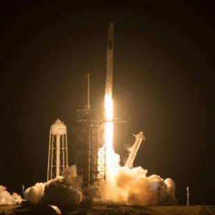 SpaceX lanzó a una tripulación de la NASA para una misión a la EEI en un cohete reutilizado