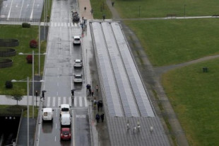 Cultura ordena retirar las placas solares de la estación y el Ayuntamiento de Pamplona se niega